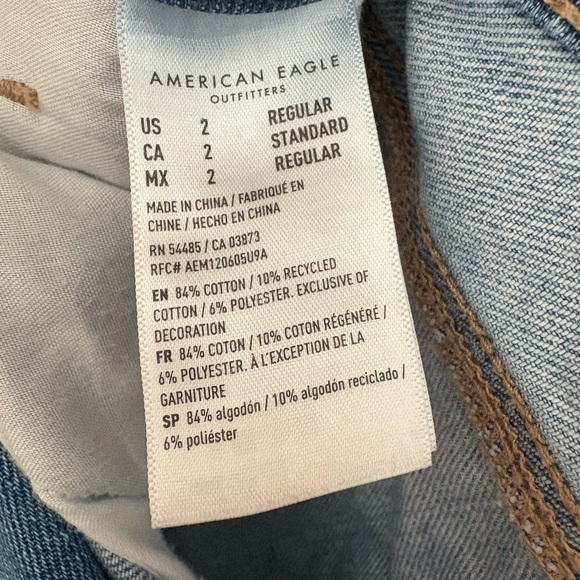 American Eagle Women's Size 2 Blue Ripped Mom Jeans High-Rise Relaxed Fit - Picture 8 of 9